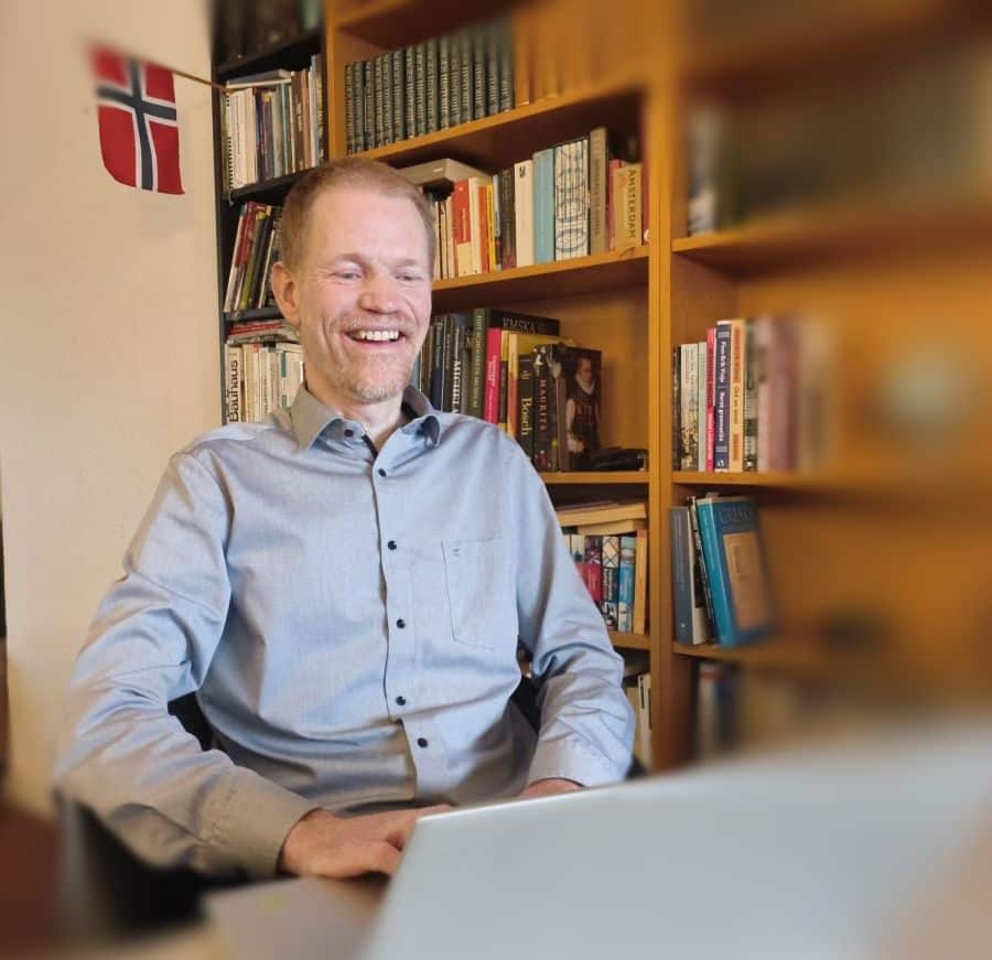 Knut is a Norwegian private teacher online